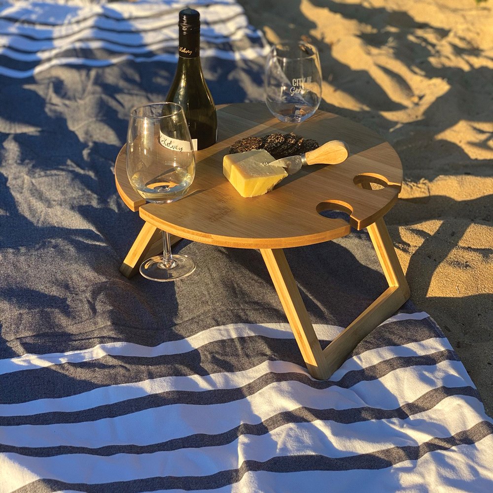 Trekk Picknicktisch aus Bambus mit Weinhalter